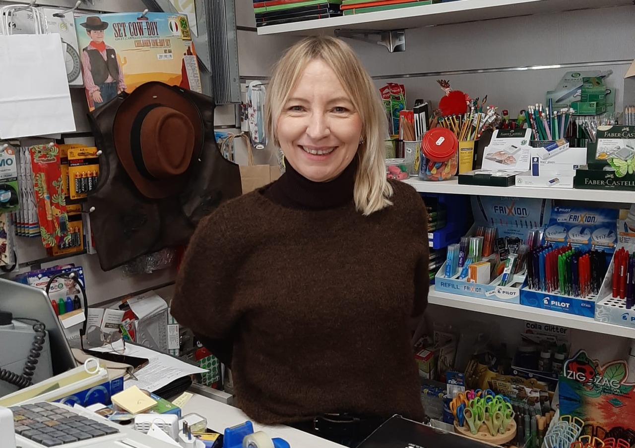 Dopo dieci anni chiudono panetteria e cartoleria