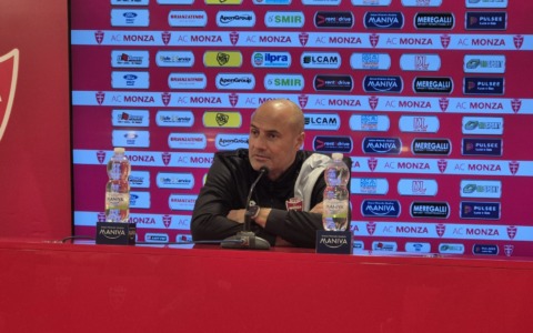 Carrarese – Monza, le parole di Bianco: “Dobbiamo entrare in partita fin dall’inizio. La formazione? Non posso farla fare ai giornalisti”