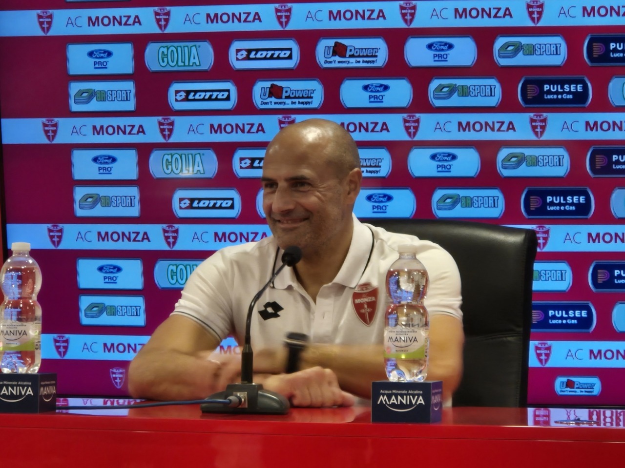 Bianco prepara la sfida contro l’Entella: “Loro squadra viva, ma noi siamo sulla strada giusta”