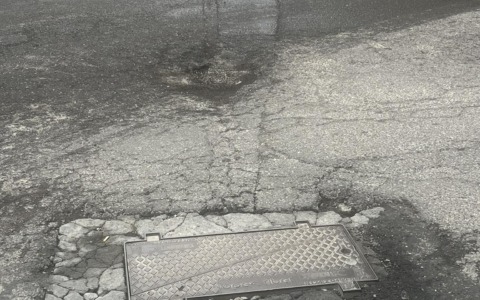 Ecco perché le buche ritornano sempre: cosa c’è sotto l’asfalto