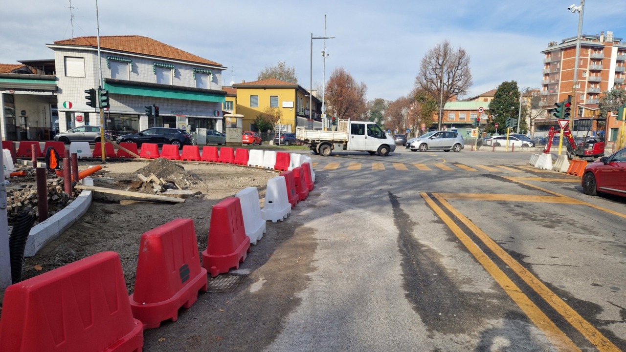 Si spengono i semafori, la nuova rotatoria alla “prova del nove”