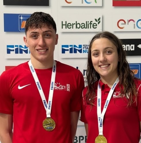 Fratello e sorella dominano in vasca ai Campionati di nuoto per salvamento