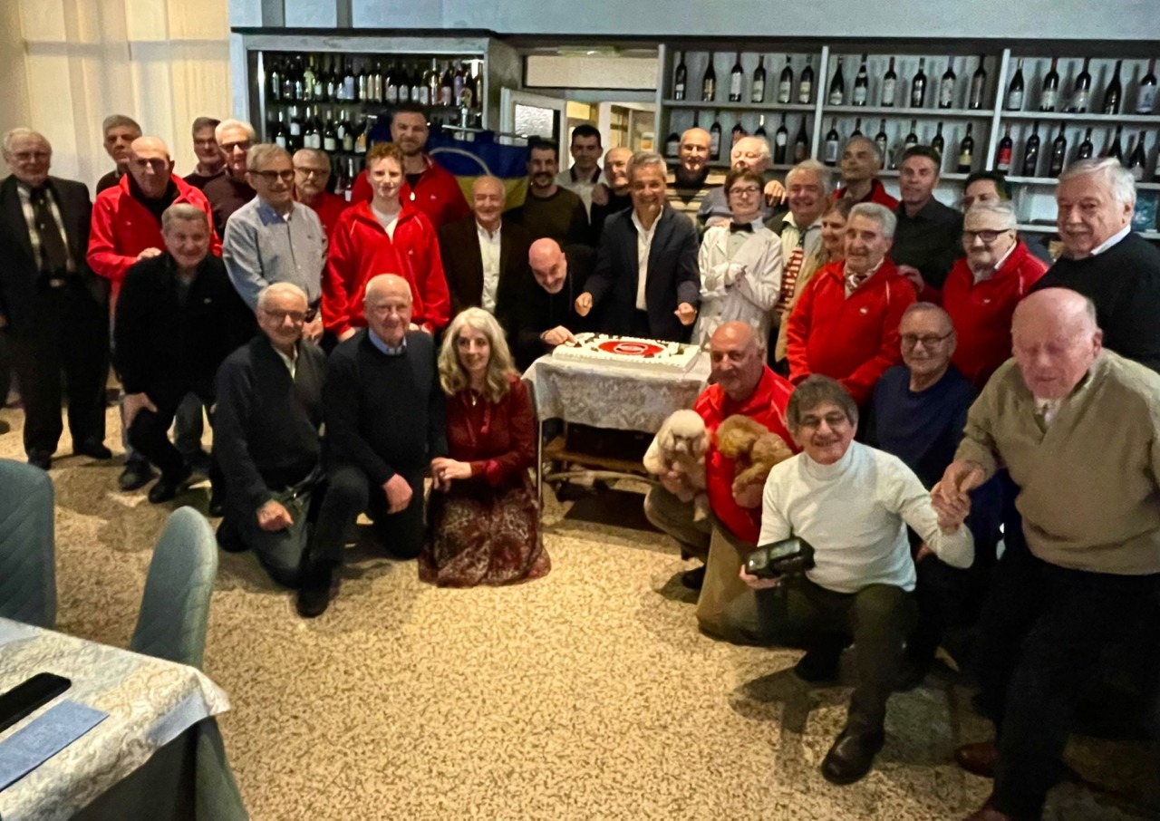 Il Registro Storico Gilera accende i motori: cena sociale e sorrisi per il cuore motociclistico di Arcore