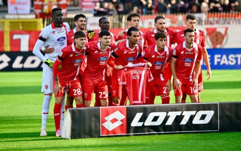 Monza – Juve Stabia in diretta: pronti via, errore di Thiam, ospiti in vantaggio