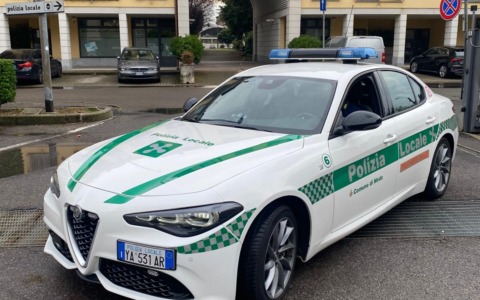Tampona una donna incinta e scappa a piedi: sull’auto aveva cocaina e marijuana