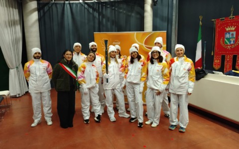 La torcia olimpica fa tappa a Seveso verso Milano