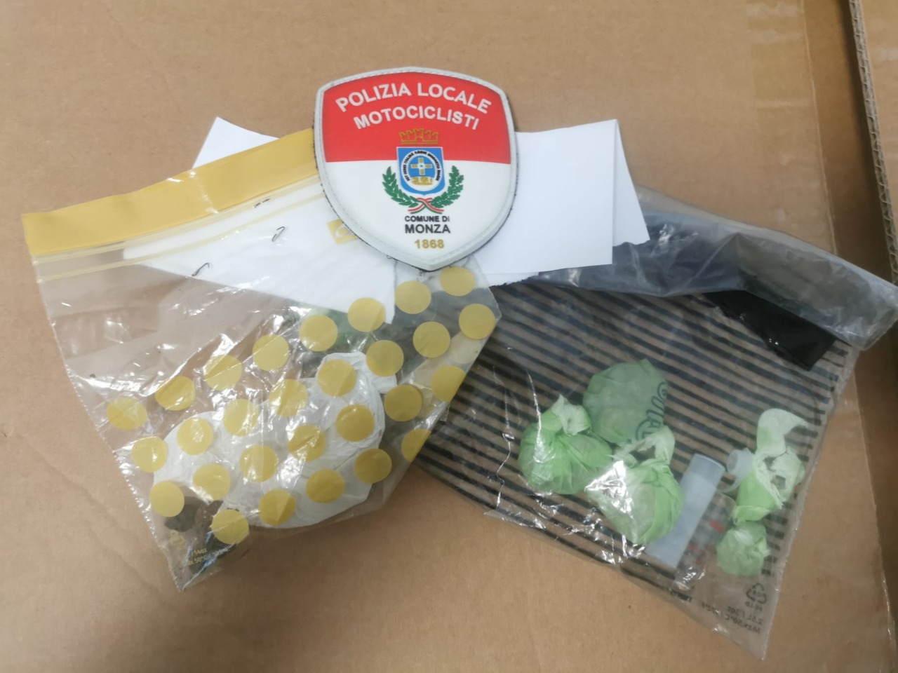 «Traditi» da uno spinello: scatta il sequestro della marijuana