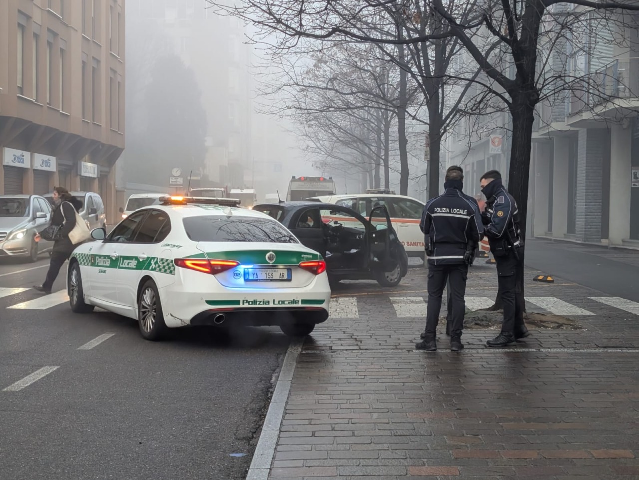 Due pedoni investiti da una utilitaria in centro