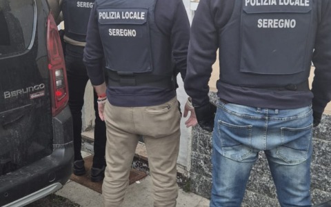 Via via sospetto in un appartamento: scatta il blitz della Polizia