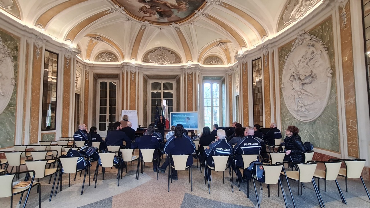Agenti di Polizia Locale “in aula”: formazione su comunicazione e relazioni coi cittadini