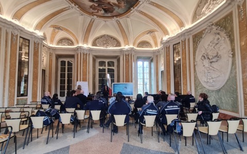 Agenti di Polizia Locale “in aula”: formazione su comunicazione e relazioni coi cittadini