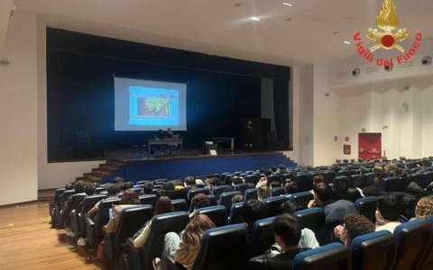 Gli studenti del “Banfi” a lezione di prevenzione incendi