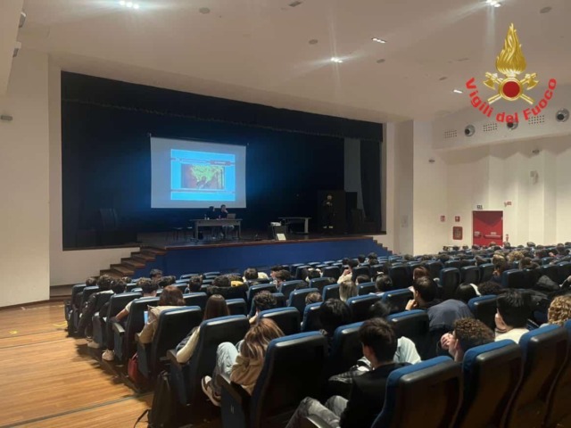 Gli studenti del “Banfi” a lezione di prevenzione incendi