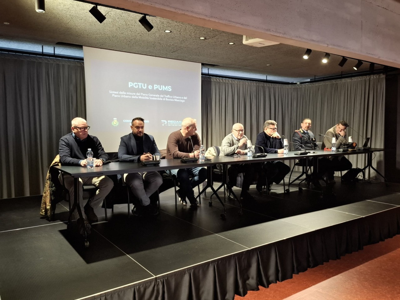 La piazza davanti al Comune diventa pedonale