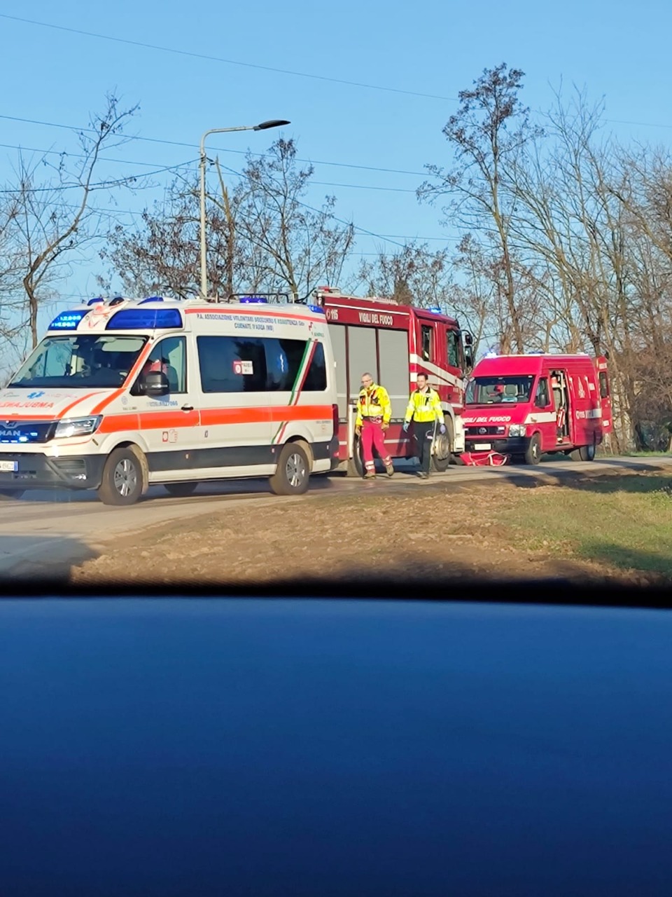 Tragedia all’alba: auto fuori strada, trovato morto il conducente
