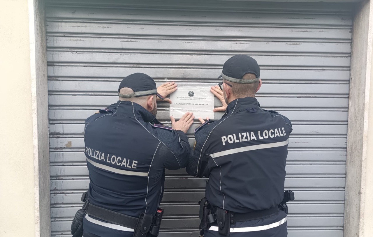 Superalcolici a minorenni, la Polizia Locale chiude il negozio