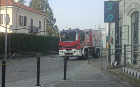 Black out in città, due pendolari restano intrappolati nell’ascensore della stazione