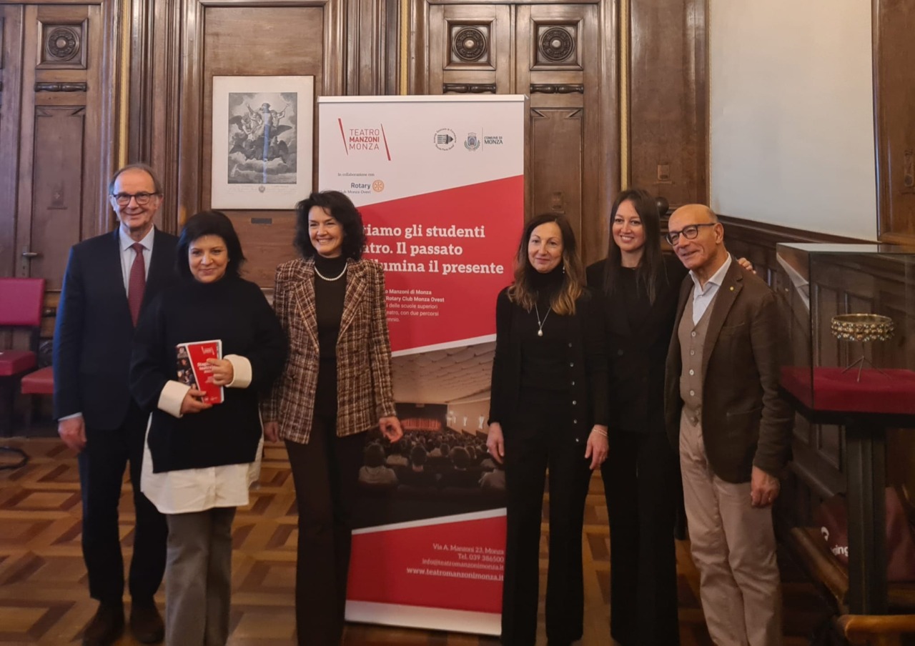 “Portiamo gli studenti a teatro. Il passato che illumina il presente”