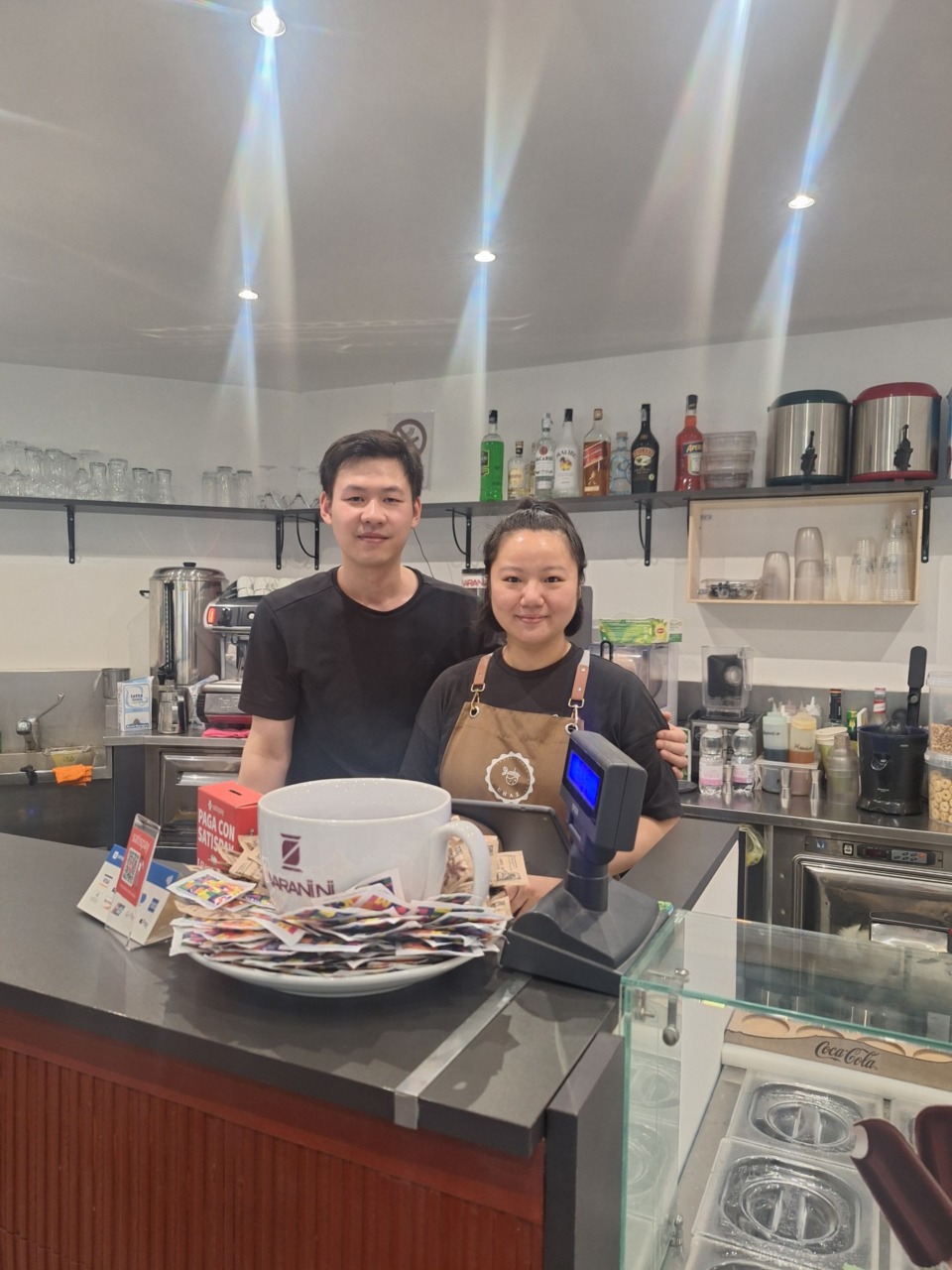 Cerca di strangolare il barista in stazione: arrestato