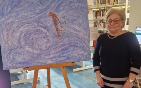 Quel filo invisibile tra arte e cielo: Liliana Russi dipinge il ricordo del figlio Daniele