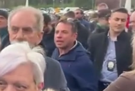 “Ridacci la Lega”: il segretario del Patto per il Nord contesta Salvini ai funerali di Bossi