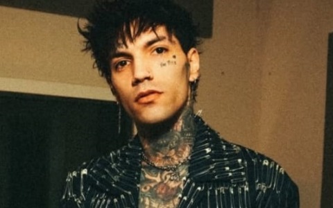 Da Meda al Grande Fratello Vip: inizia l’avventura televisiva per il rapper