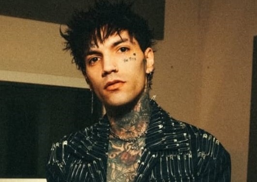 Da Meda al Grande Fratello Vip: inizia l’avventura televisiva per il rapper