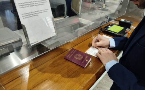 Boom di passaporti: le Poste di Villasanta guidano l’intera provincia