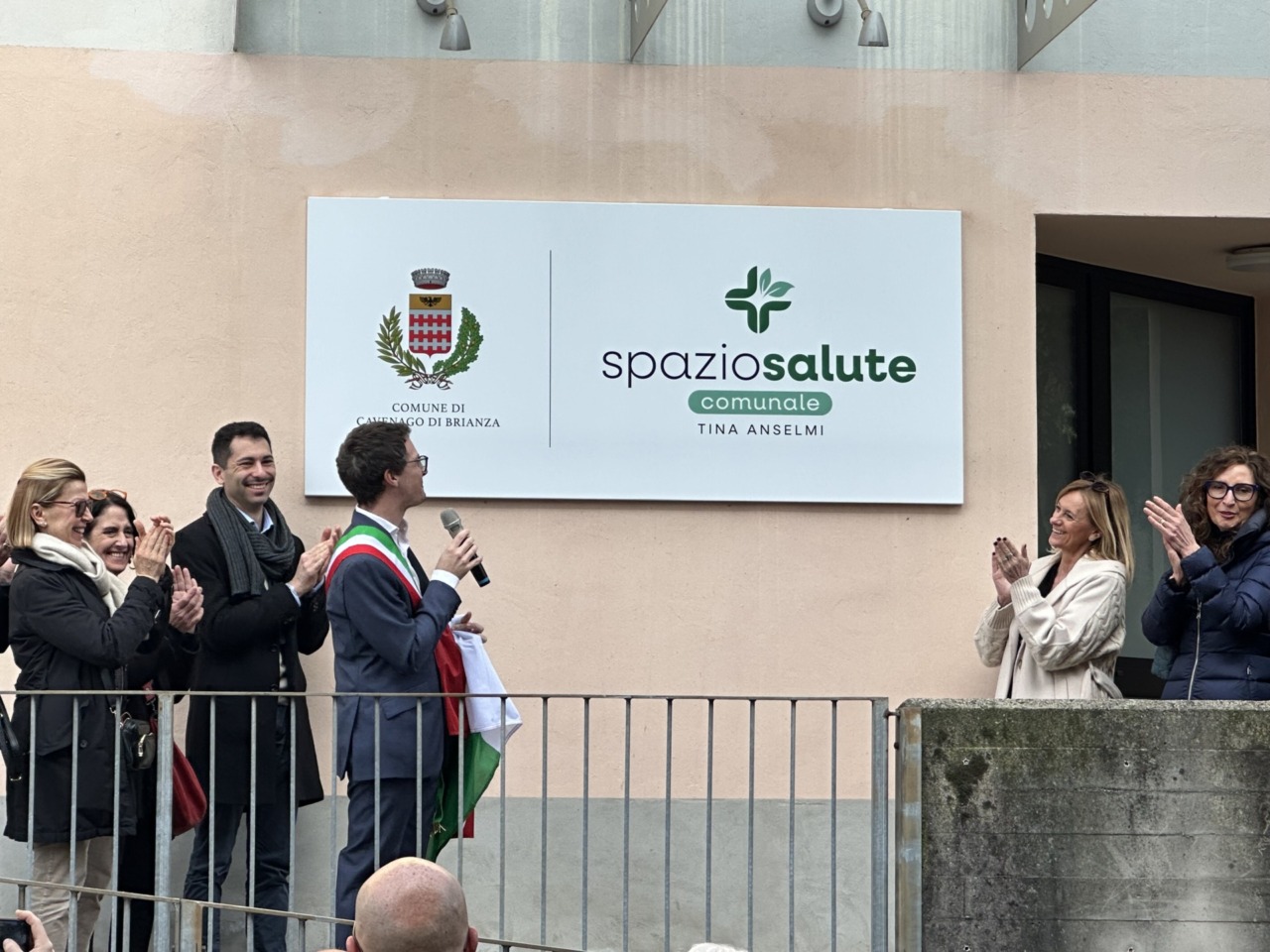 Dallo Spazio Salute alla panchina gialla, mattinata di inaugurazioni in paese