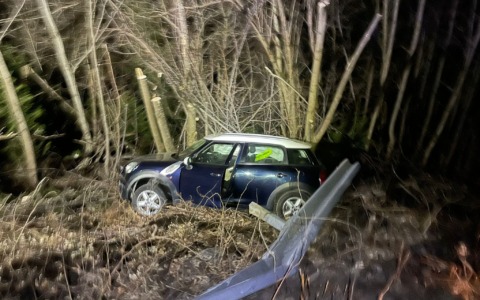 Finisce nella scarpata: salvo per miracolo un 60enne di Besana