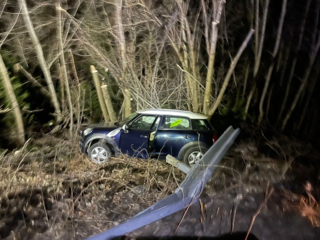 Finisce nella scarpata: salvo per miracolo un 60enne di Besana