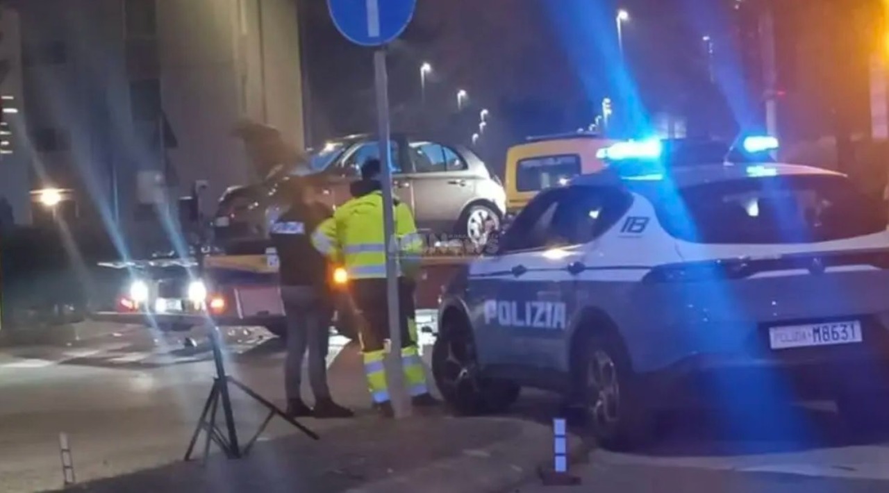 In fuga dalla Polizia si schianta contro la staccionata: nell’urto ferito un bimbo di 5 anni