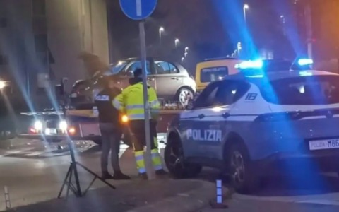 In fuga dalla Polizia si schianta contro la staccionata: nell’urto ferito un bimbo di 5 anni