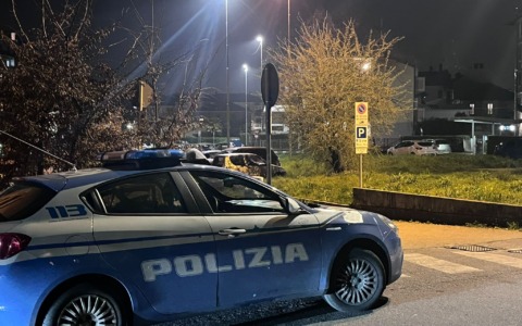 Maxi operazione in Stazione: controllate centinaia di persone, decine di veicoli e negozi