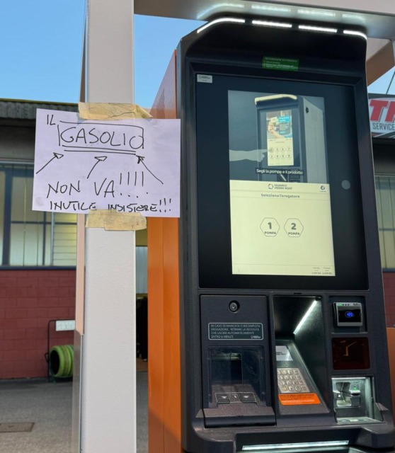 Mistero a Roncello:  acqua piovana nel gasolio, decine di auto guaste