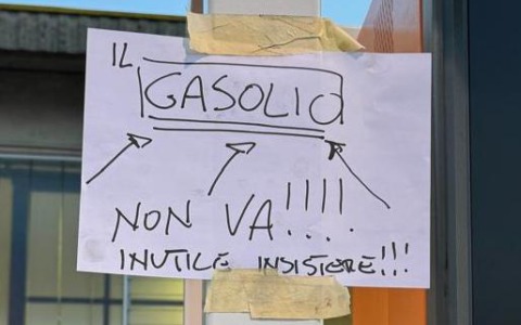 Mistero a Roncello:  acqua piovana nel gasolio, decine di auto guaste