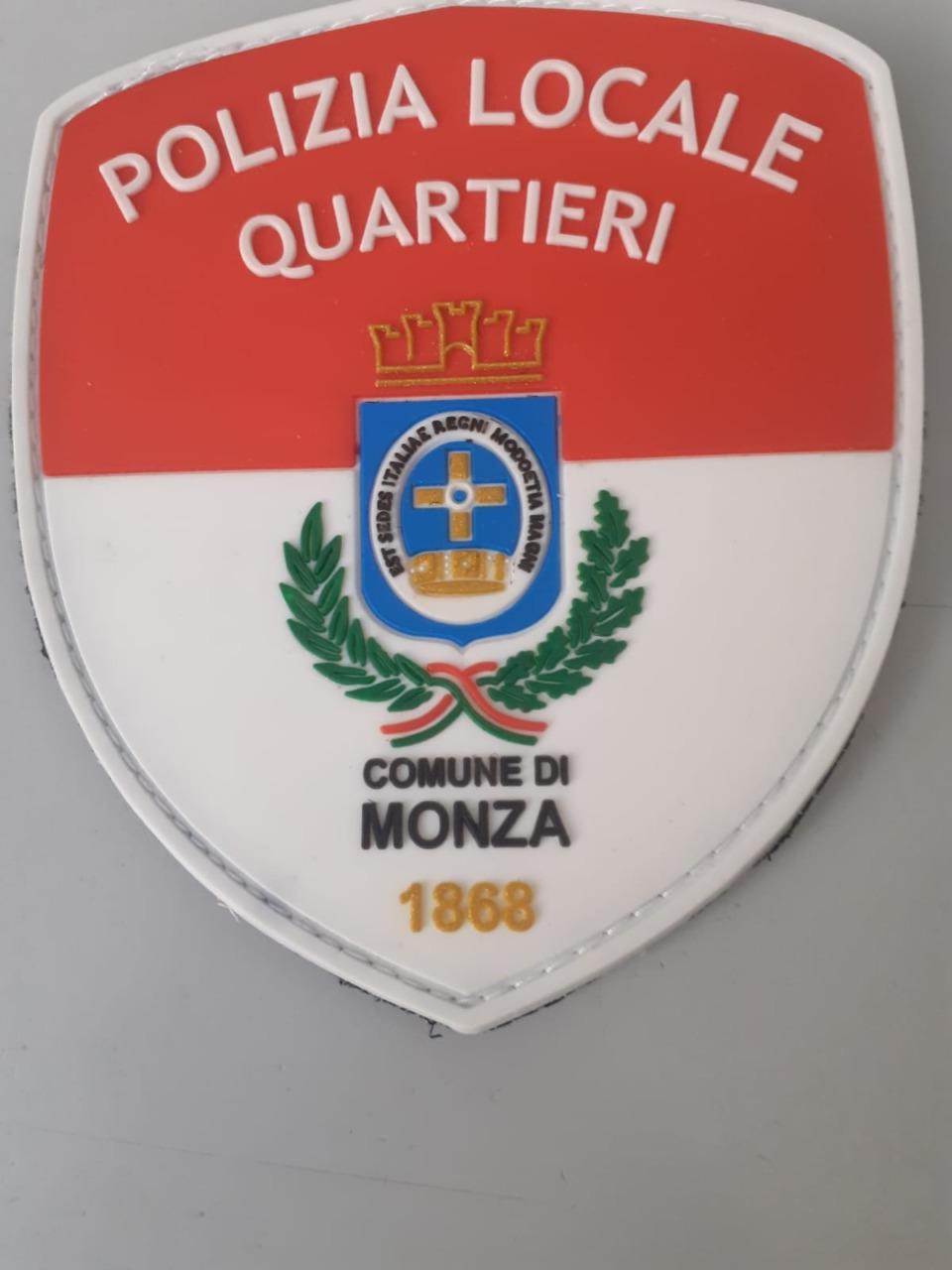 Alla guida ubriaco, aggredisce gli agenti che lo fermano