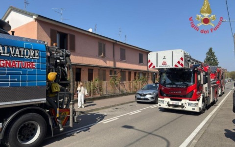 Incendio in appartamento, le fiamme spente dagli addetti agli spurghi