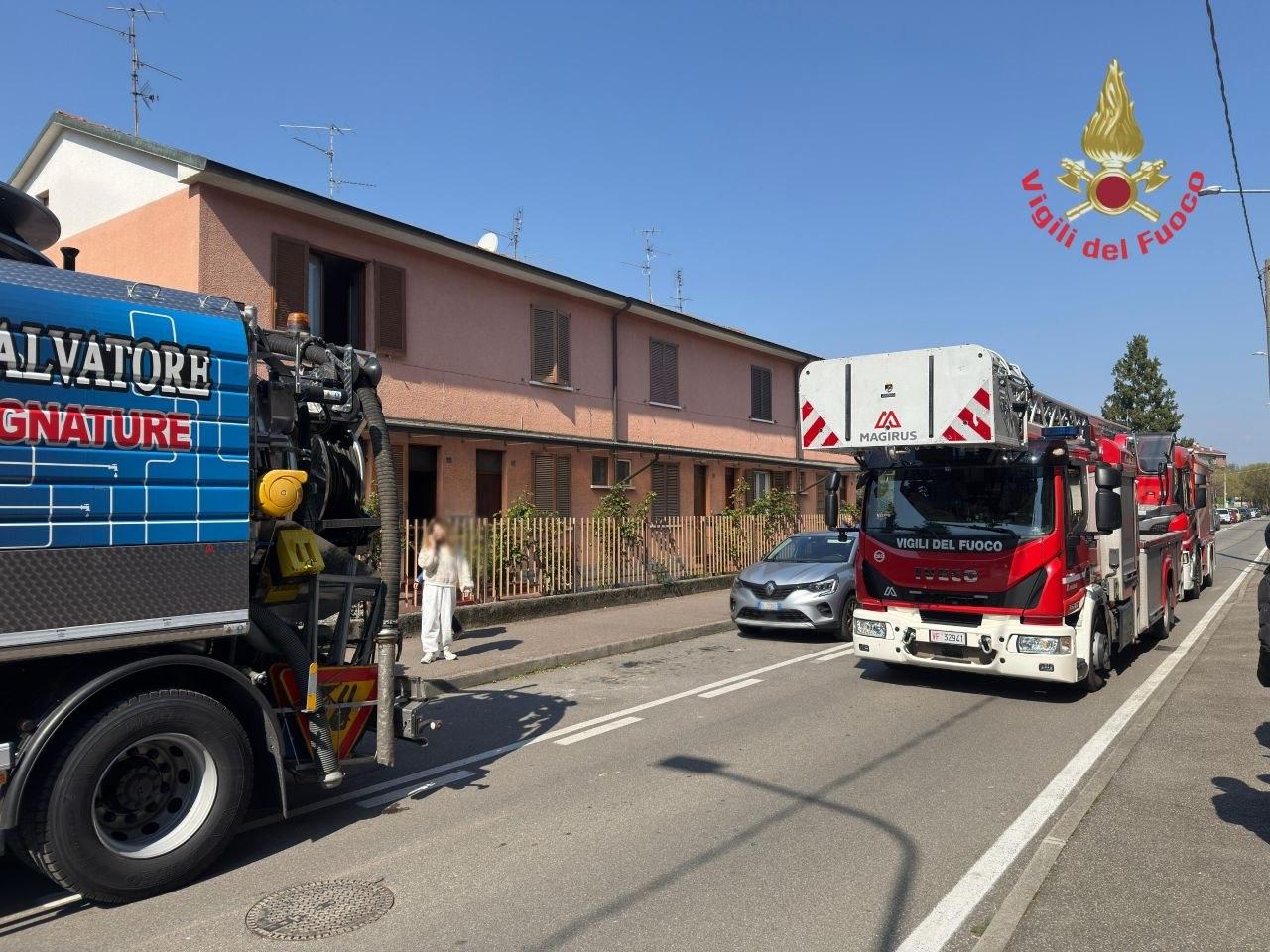 Incendio in appartamento, le fiamme spente dagli addetti agli spurghi
