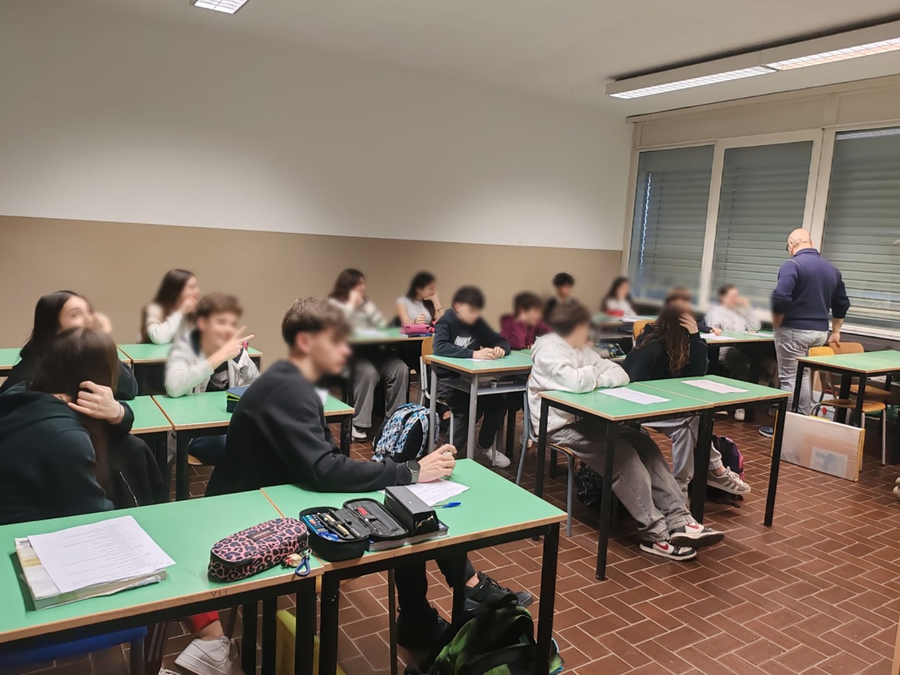 I volontari di 2NOVE9 incontrano gli studenti