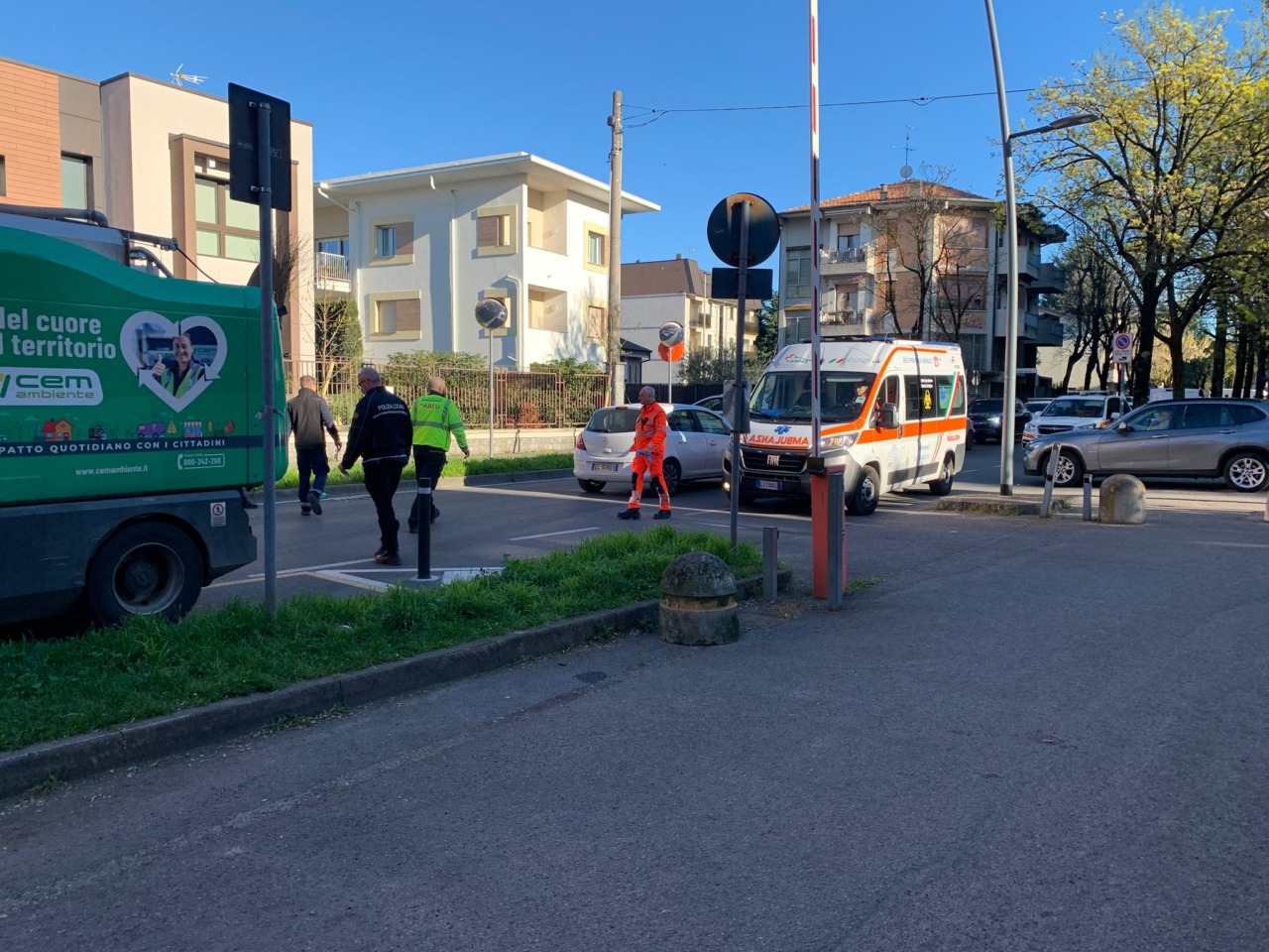 Scontro con un’auto, paura per un ciclista