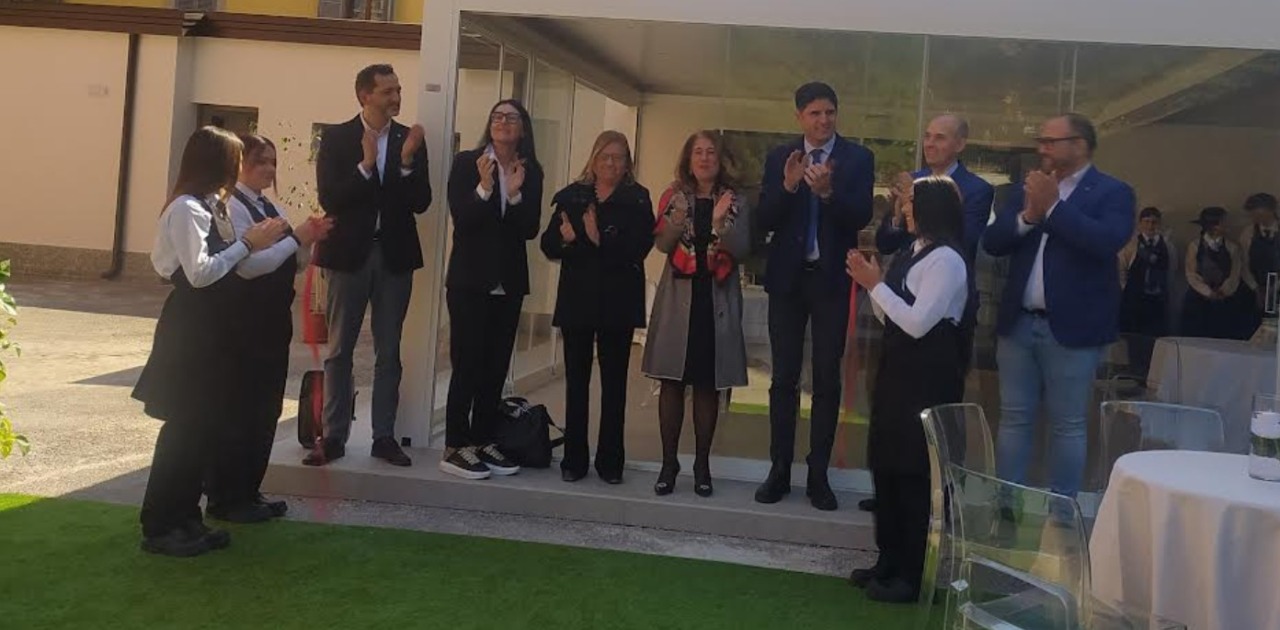 Inaugurazione con le autorità per il bar didattico: “Ponte tra scuola e lavoro fondamentale per il futuro”