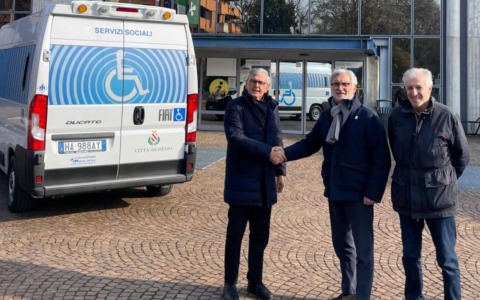 Nuovo mezzo green del Comune per Auto Amica