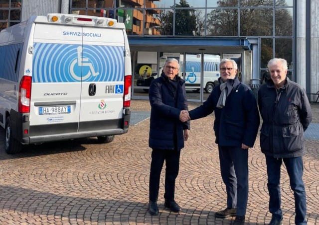 Nuovo mezzo green del Comune per Auto Amica