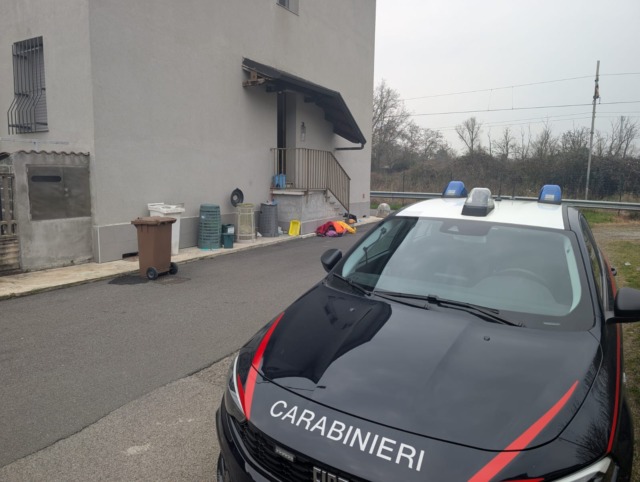 Donna cade dalla finestra di casa, indagano i Carabinieri