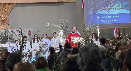 Atto sacrilego nelle chiesa  Madonna di Lourdes: vandali danno fuoco ai rami d’ulivo