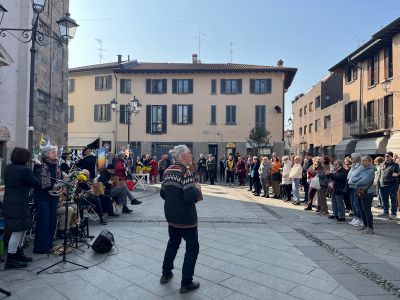 In piazza per dare voce alle donne afgane, iraniane e curde