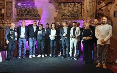 Cori da stadio, risate, ricordi e tante emozioni: lo Juventus Club ha festeggiato i suoi 35 anni