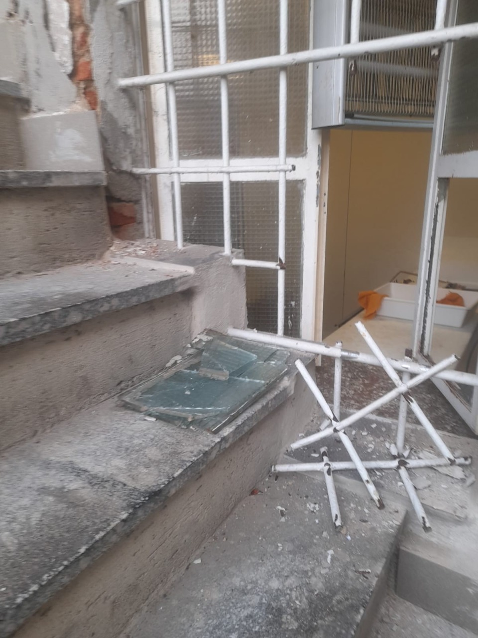 Furti a raffica nei negozi di Cassina Savina