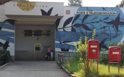 Ladri in azione nella notte alle Poste, ufficio chiuso da due giorni